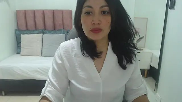 Snapshot of sophia_hadid chatting on March 3, 2026, 12:34 pm sophia hadid online show from March 3, 2026, 12:34 pm