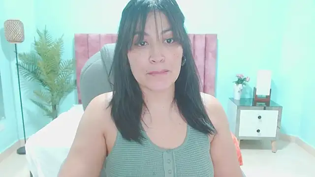 Snapshot of sophia_hadid chatting on November 25, 2025, 8:09 pm sophia hadid online show from November 25, 2025, 8:09 pm