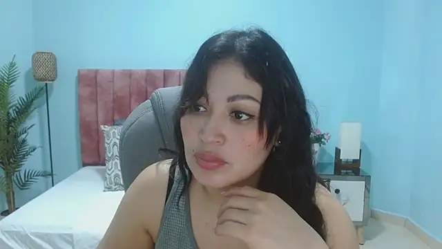 Snapshot of sophia_hadid chatting on January 6, 2026, 7:51 pm sophia hadid online show from January 6, 2026, 7:51 pm