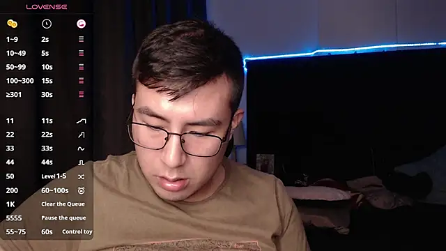 Snapshot of andrewmhilton_ chatting on October 14, 2025, 6:47 am andrewmhilton online show from October 14, 2025, 6:47 am