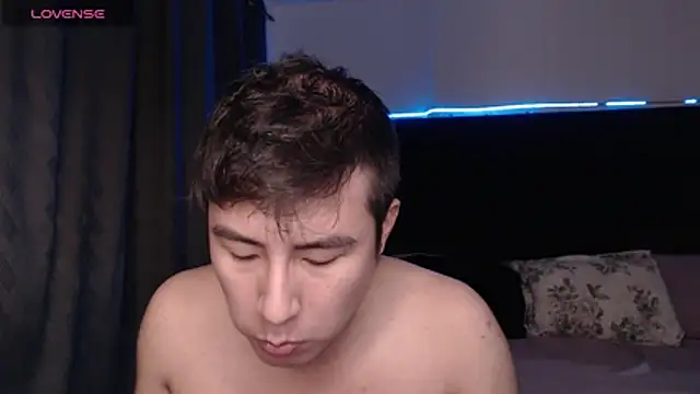 Snapshot of andrewmhilton_ chatting on November 14, 2025, 6:28 am andrewmhilton online show from November 14, 2025, 6:28 am