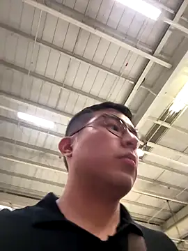 Snapshot of andrewmhilton_ chatting on October 13, 2025, 6:42 pm andrewmhilton online show from October 13, 2025, 6:42 pm