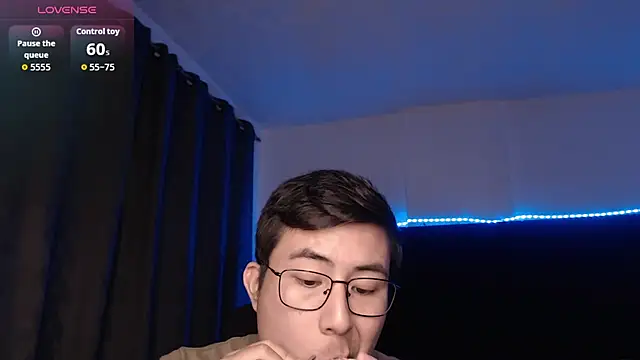 Snapshot of andrewmhilton_ chatting on April 24, 2026, 5:42 am andrewmhilton online show from April 24, 2026, 5:42 am