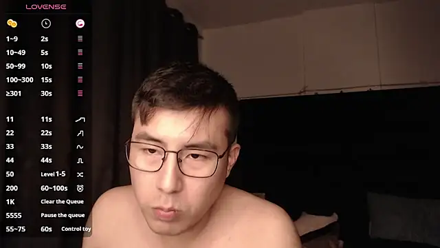 Snapshot of andrewmhilton_ chatting on October 13, 2025, 6:37 am andrewmhilton online show from October 13, 2025, 6:37 am