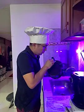 Snapshot of andrewmhilton_ chatting on October 21, 2025, 7:35 pm andrewmhilton online show from October 21, 2025, 7:35 pm