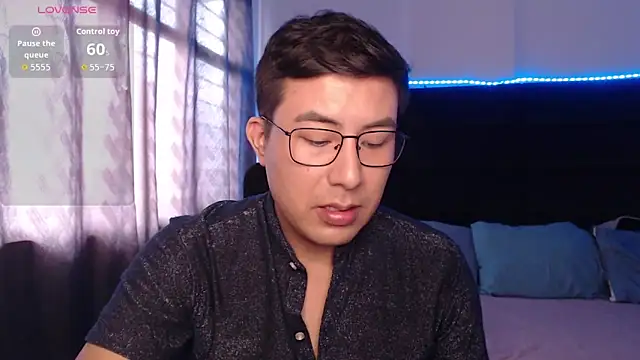 andrewmhilton  online show from April 2, 2026, 6:03 pm