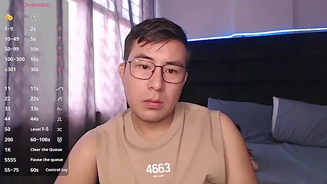Snapshot of andrewmhilton_ chatting on September 26, 2025, 4:58 pm andrewmhilton online show from September 26, 2025, 4:58 pm