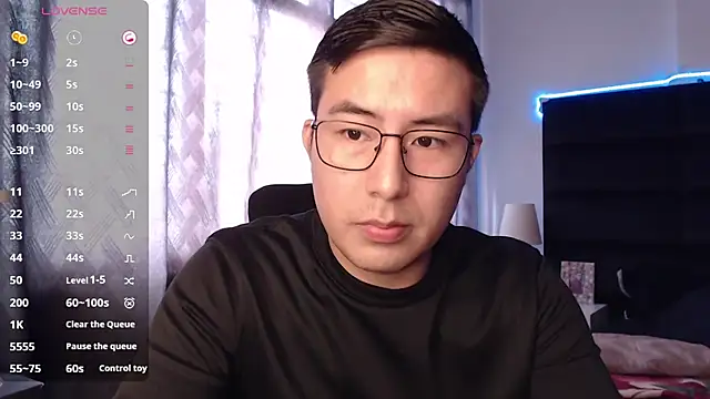 Snapshot of andrewmhilton_ chatting on October 6, 2025, 5:24 pm andrewmhilton online show from October 6, 2025, 5:24 pm