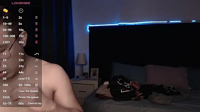 Snapshot of andrewmhilton_ chatting on October 19, 2025, 5:32 am andrewmhilton online show from October 19, 2025, 5:32 am