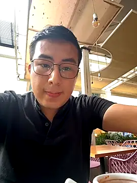 Snapshot of andrewmhilton_ chatting on November 5, 2025, 7:50 pm andrewmhilton online show from November 5, 2025, 7:50 pm