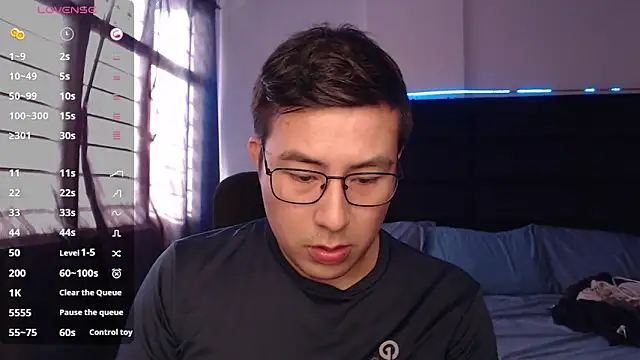 Snapshot of andrewmhilton_ chatting on November 11, 2025, 9:20 pm andrewmhilton online show from November 11, 2025, 9:20 pm