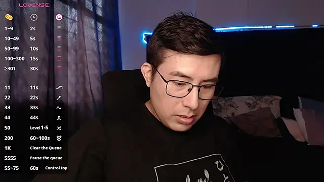 Snapshot of andrewmhilton_ chatting on November 8, 2025, 9:29 pm andrewmhilton online show from November 8, 2025, 9:29 pm