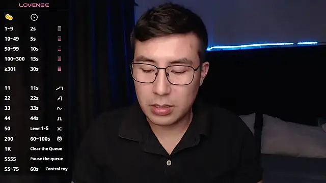 Snapshot of andrewmhilton_ chatting on October 21, 2025, 6:35 am andrewmhilton online show from October 21, 2025, 6:35 am