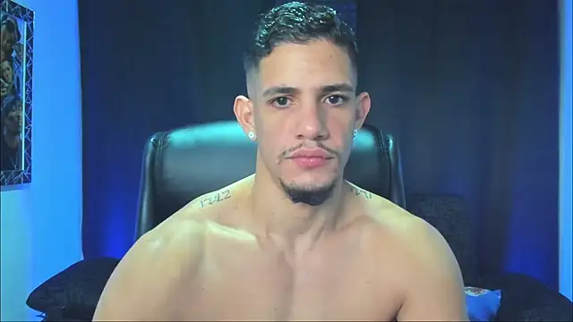 jhonnysnow17 online show from November 14, 2025, 8:23 pm