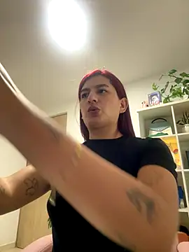 Snapshot of ari_artis chatting on November 22, 2025, 7:29 am ari artis online show from November 22, 2025, 7:29 am