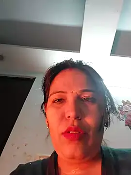 Snapshot of Poojabhabi101 chatting on January 6, 2026, 6:39 am Poojabhabi101 online show from January 6, 2026, 6:39 am