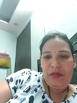 Snapshot of Poojabhabi101 chatting on February 22, 2026, 5:43 am Poojabhabi101 online show from February 22, 2026, 5:43 am