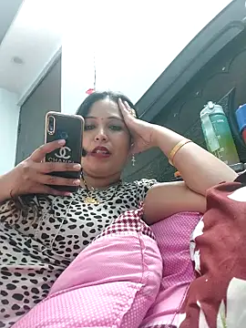 Snapshot of Poojabhabi101 chatting on March 11, 2025, 8:52 am Poojabhabi101 online show from March 11, 2025, 8:52 am