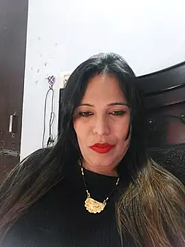 Snapshot of Poojabhabi101 chatting on February 14, 2025, 6:12 am Poojabhabi101 online show from February 14, 2025, 6:12 am