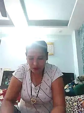 Snapshot of Poojabhabi101 chatting on January 28, 2025, 5:43 am Poojabhabi101 online show from January 28, 2025, 5:43 am