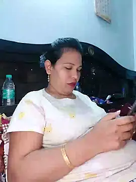 Snapshot of Poojabhabi101 chatting on February 2, 2025, 6:36 am Poojabhabi101 online show from February 2, 2025, 6:36 am