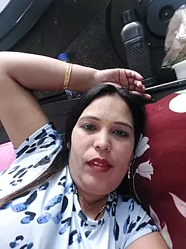 Snapshot of Poojabhabi101 chatting on March 12, 2025, 6:40 am Poojabhabi101 online show from March 12, 2025, 6:40 am