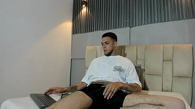 Snapshot of ricardo333 chatting on April 15, 2026, 2:32 pm ricardo333 online show from April 15, 2026, 2:32 pm