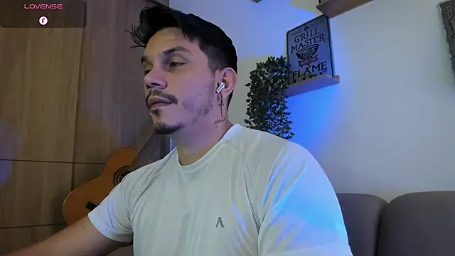Snapshot of alejandro_stark chatting on April 24, 2026, 6:37 am alejandro stark online show from April 24, 2026, 6:37 am