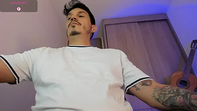 Snapshot of alejandro_stark chatting on May 3, 2026, 9:29 pm alejandro stark online show from May 3, 2026, 9:29 pm