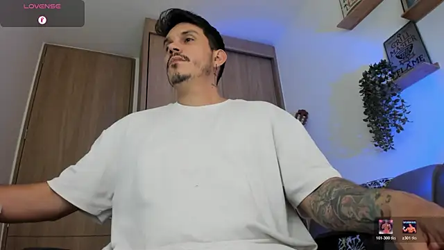 Snapshot of alejandro_stark chatting on May 26, 2026, 9:35 pm alejandro stark online show from May 26, 2026, 9:35 pm