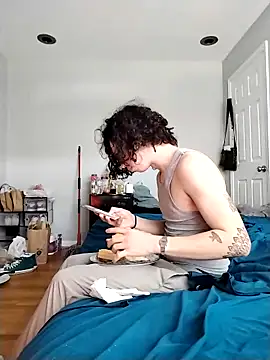 LiverandBrat77 online show from February 4, 2025, 4:08 pm