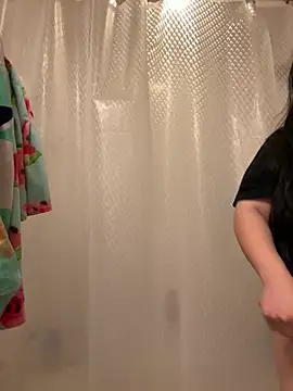 Snapshot of LiverandBrat77 chatting on January 14, 2026, 10:24 pm LiverandBrat77 online show from January 14, 2026, 10:24 pm