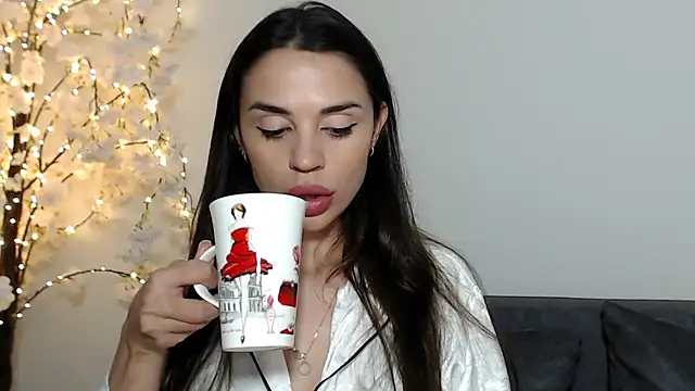 Mika Gold online show from October 16, 2025, 5:10 pm