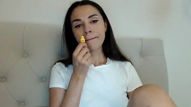 Mika Gold online show from October 28, 2025, 7:57 pm