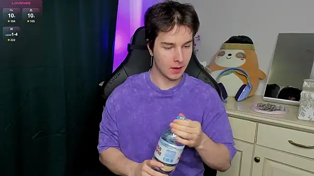 Snapshot of Vincent_Strong chatting on February 21, 2026, 1:02 pm Vincent Strong online show from February 21, 2026, 1:02 pm