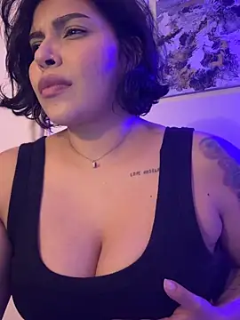 GigiiStone online show from November 9, 2025, 10:03 pm