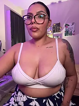 Snapshot of GigiiStone chatting on March 30, 2026, 11:28 pm GigiiStone online show from March 30, 2026, 11:28 pm