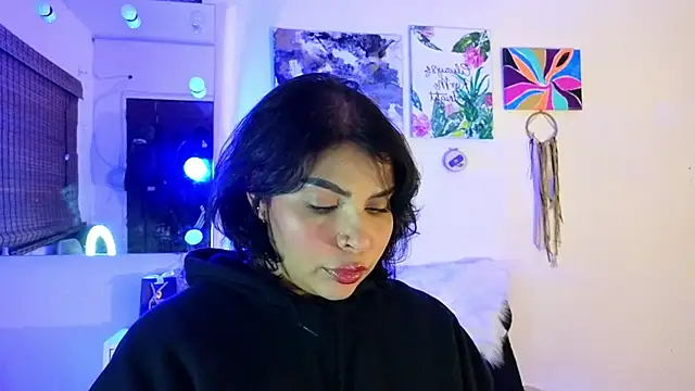 GigiiStone online show from October 27, 2025, 10:00 pm