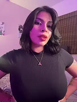 Snapshot of GigiiStone chatting on March 26, 2026, 11:35 pm GigiiStone online show from March 26, 2026, 11:35 pm