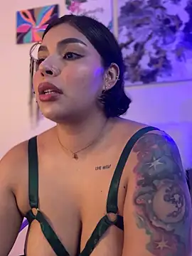 GigiiStone online show from October 2, 2025, 3:37 pm