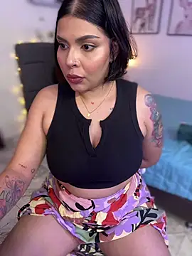 GigiiStone online show from February 23, 2025, 8:44 pm