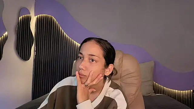 Snapshot of hot_little_bunny chatting on February 22, 2026, 9:49 pm hot little bunny online show from February 22, 2026, 9:49 pm