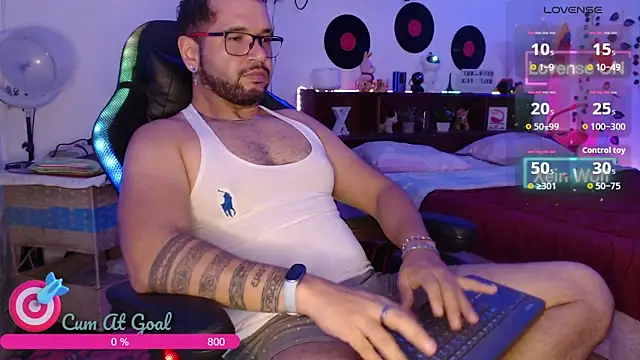 Snapshot of Xein_WoIf chatting on May 17, 2026, 3:17 am Xein WoIf online show from May 17, 2026, 3:17 am