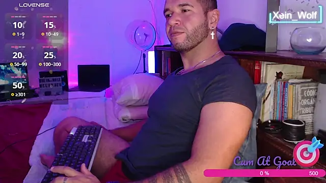 Snapshot of Xein_WoIf chatting on January 19, 2025, 10:49 pm Xein WoIf online show from January 19, 2025, 10:49 pm