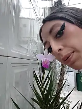 VickyJackson  online show from April 15, 2026, 10:32 pm