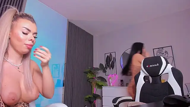 SeraVonDee online show from December 15, 2024, 9:53 pm