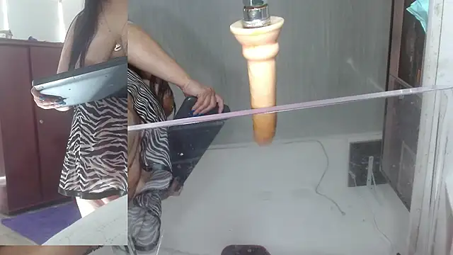 sammyEvans   online show from October 16, 2025, 4:04 pm