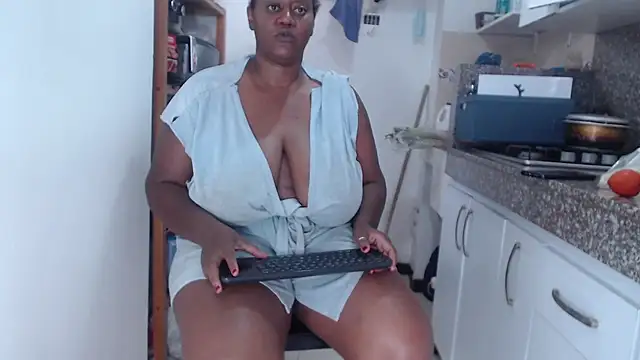 Snapshot of LiraRusso chatting on October 11, 2025, 6:31 pm LiraRusso online show from October 11, 2025, 6:31 pm