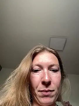 BunnyDiamond1 online show from May 21, 2026, 11:07 am