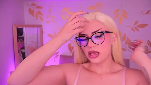 Misselektra   online show from February 6, 2026, 6:09 am